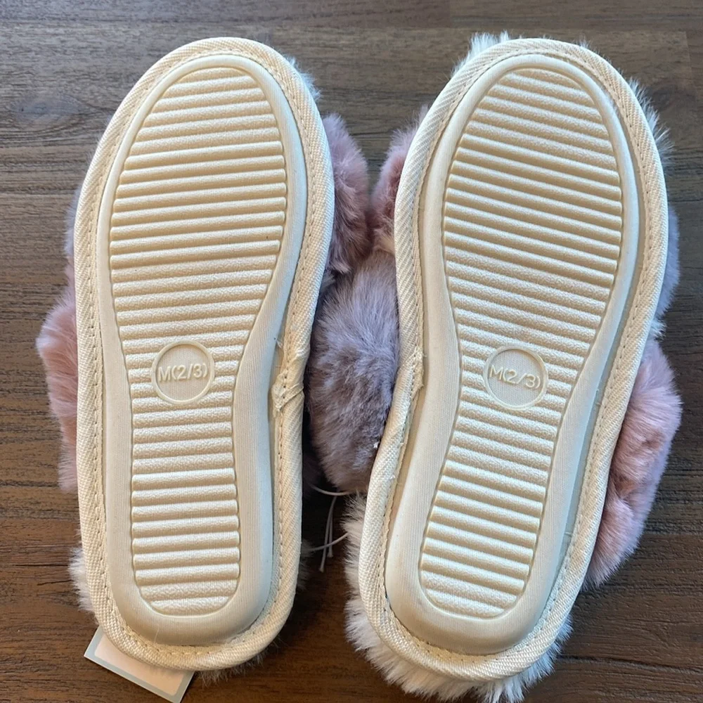 🎈Cat & Jack Youth Girls' Blush Brooklyn Crossband Fur Slippers, Medium 2/3, New